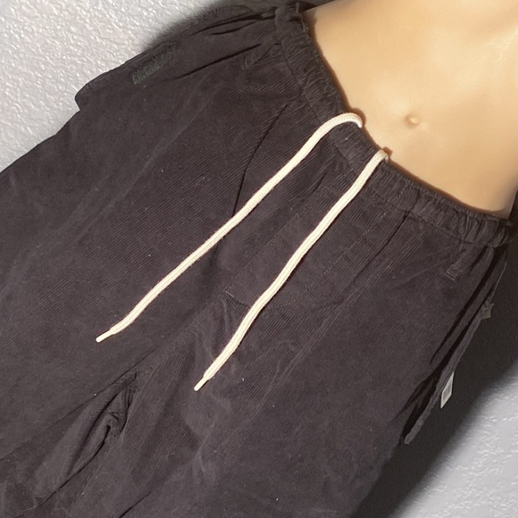 BDG / URBAN OUT. - NWT - pants: blk corduroy cargo, tie elastic waist, cuffs - L - Picture 13 of 16